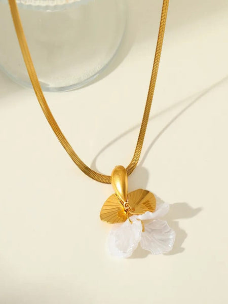 Nova Ivory Necklace