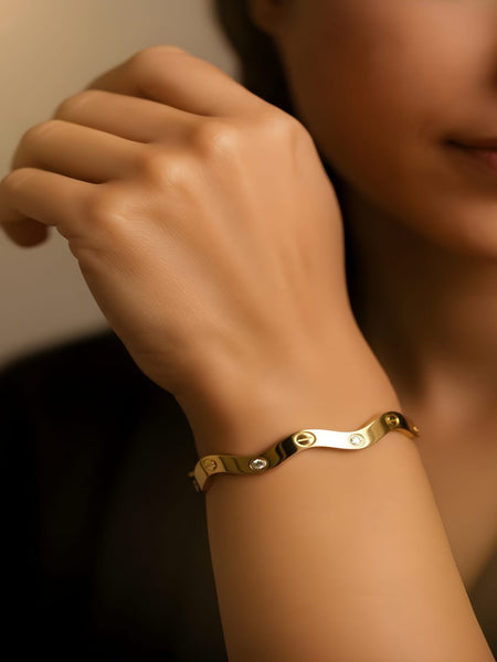 Zyra Gold Plated Bangle (One Size)