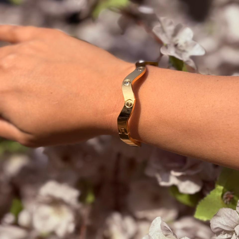 Zyra Gold Plated Bangle (One Size)