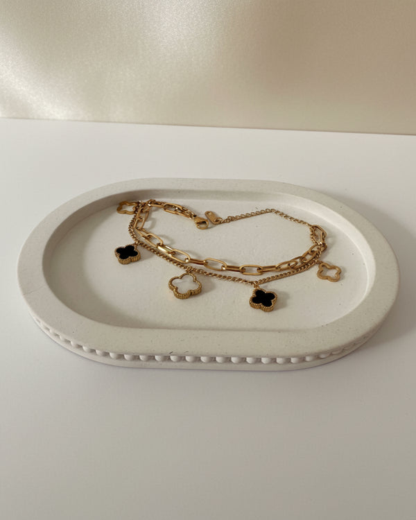 Luna-A Glint of Midnight Grace!