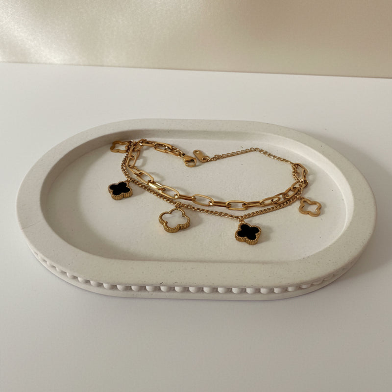 Luna-A Glint of Midnight Grace!