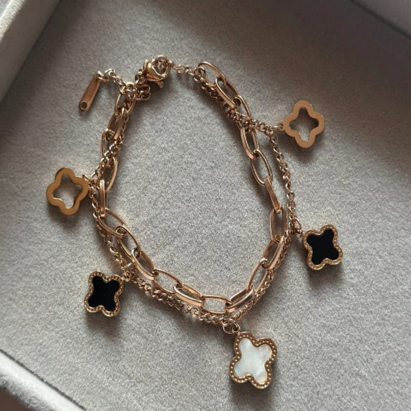 Luna-A Glint of Midnight Grace!